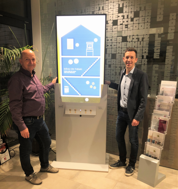  (Vergrößert das Bild in einem Dialog Fenster)