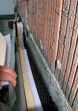 Detail photo of an improper execution of thermal insulation on a facade.